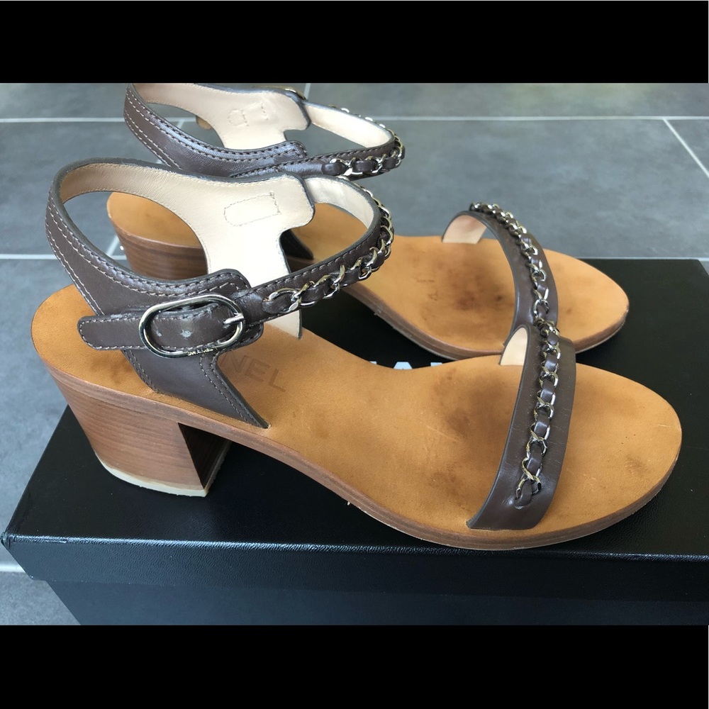 Chanel brown leather sandals with chain - Picture 1 of 7
